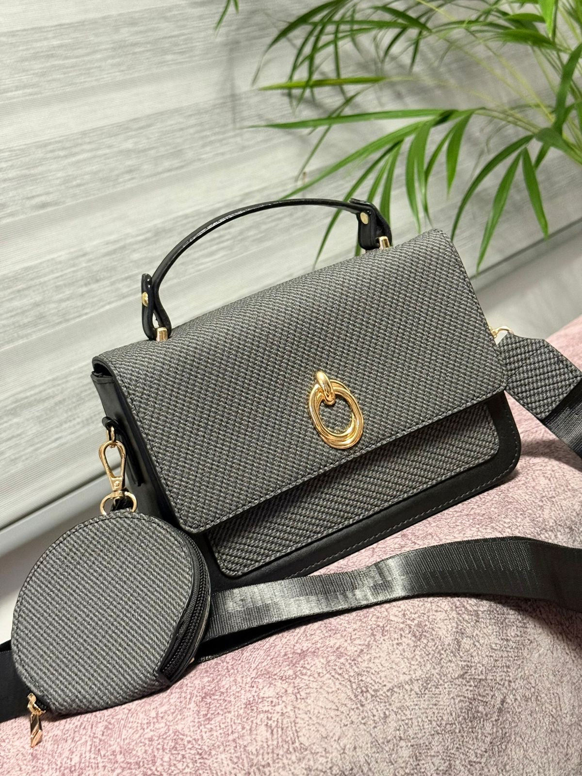 Cartera Dark